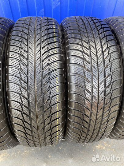 Bridgestone Blizzak LM-001 215/65 R17