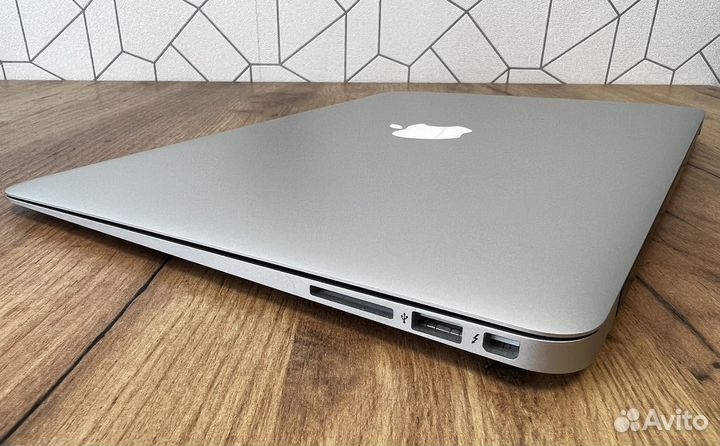 MacBook Air 13 2017 i5 / 8GB/ SSD/ 240 циклов