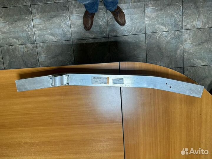 Продам усилитель переднего бампера Nissan