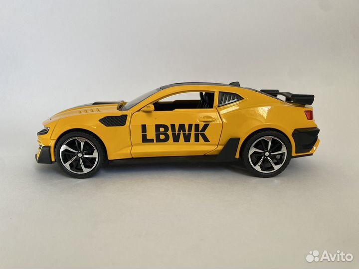 Машинка Chevrolet Camaro с выхлопом 1:24