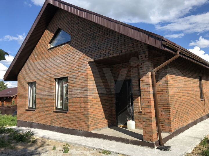 Коттедж 140 м² на участке 10 сот.