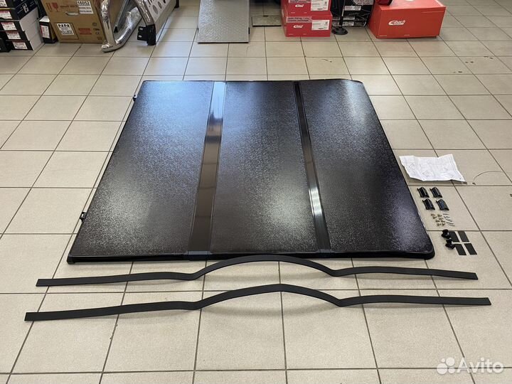 Toyota Hilux крышка в кузов 3-х секц. U-tuning