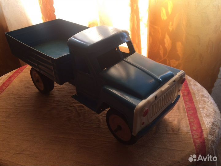 Игрушка металлическая газ, времен СССР