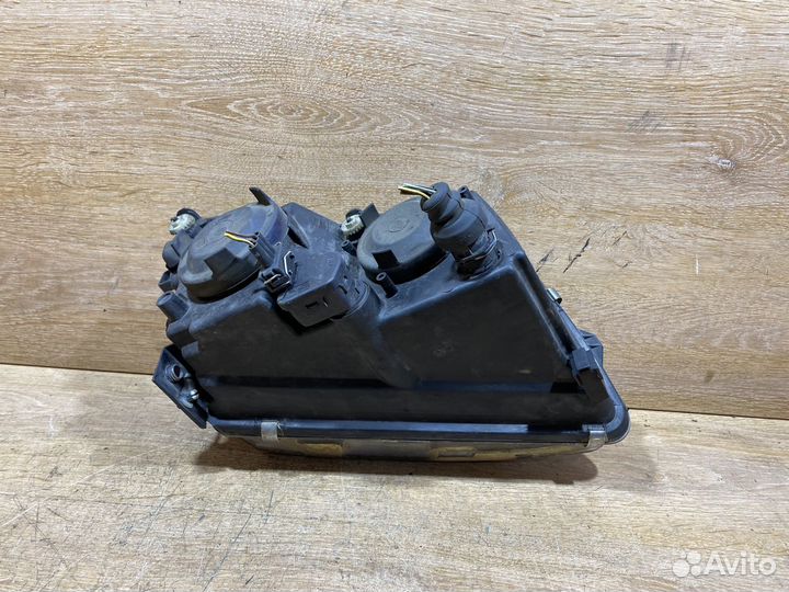 Фара передняя левая VW Passat B5 141655