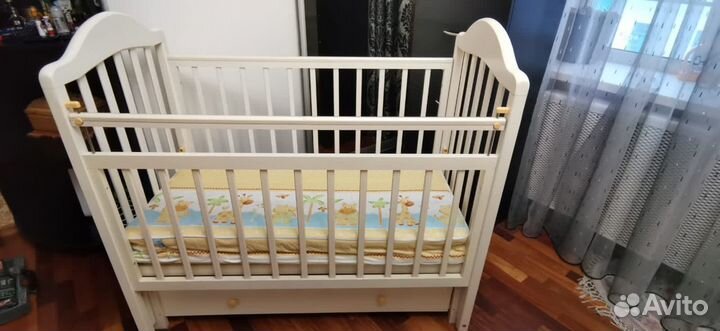 Постельное бельё и матрас для детской кроватки