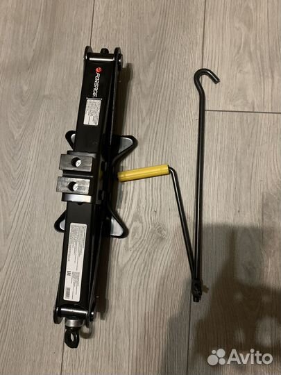 Домкрат механический 