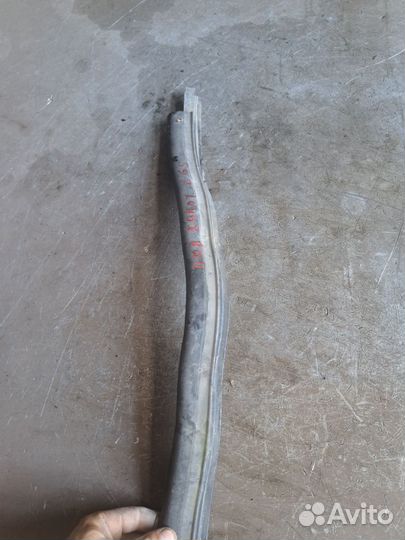 Уплотнитель капота BMW E65