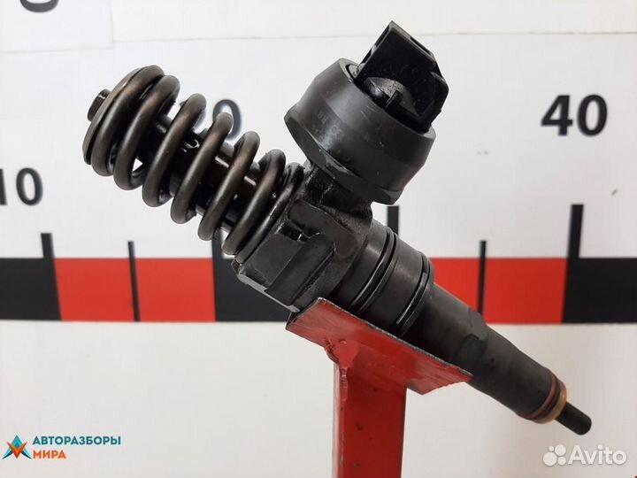 Форсунка Volkswagen Golf 4 2005 038130073AG