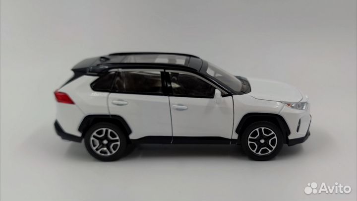 Машинка металлическая Toyota Rav4