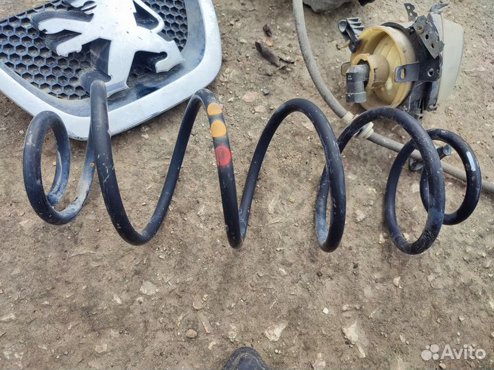 Peugeot 207 пружина задняя