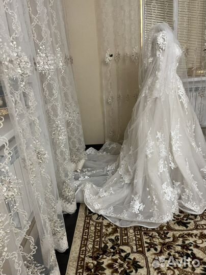 Свадебное платье