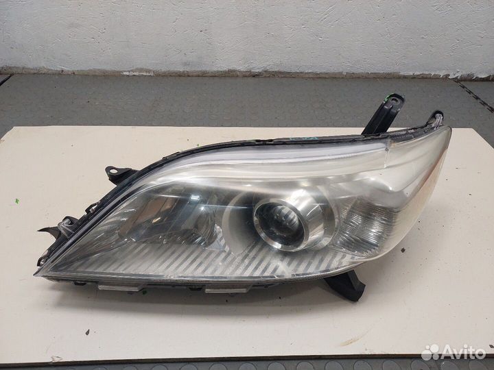 Фара (передняя) Toyota Sienna 3, 2011