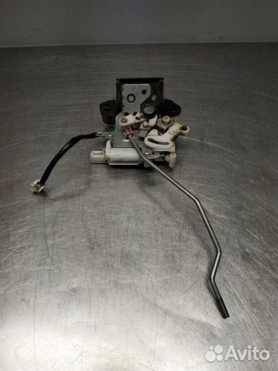 Замок крышки багажника Mazda Demio DY3W