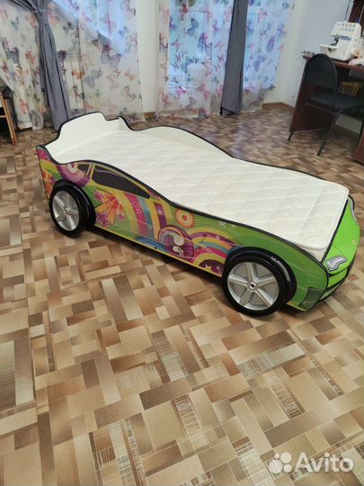 Детская кровать машинка