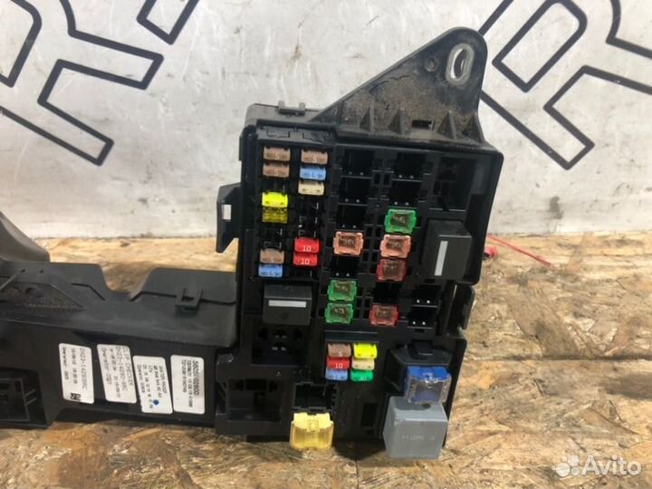 Блок предохранителей Jaguar Xf 1