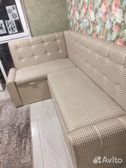 Угловой кухонный диван / Раскладной диван на кухню