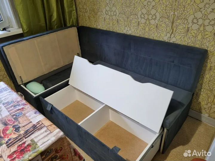 Диван кухонный угловой с ящиками и спальным местом