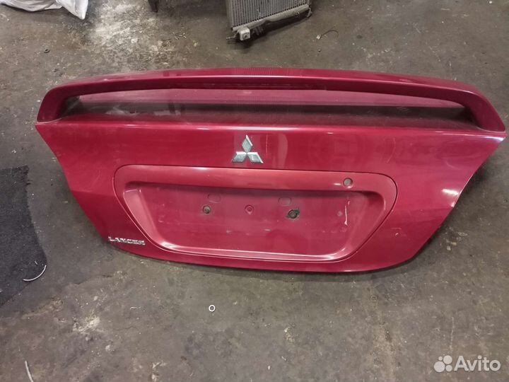 Крышка багажника Mitsubishi Lancer 9