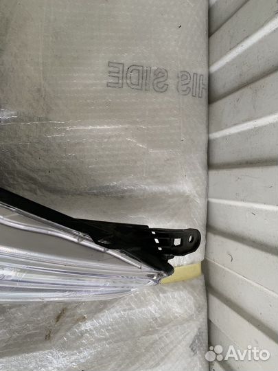 Фара левая toyota hilux 8