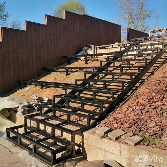 Металлокаркас лестницы