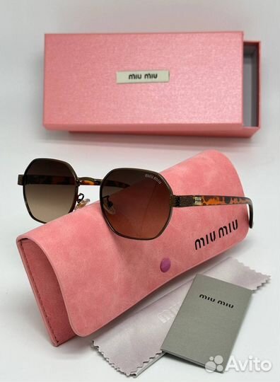 Солнцезащитные очки Miu Miu