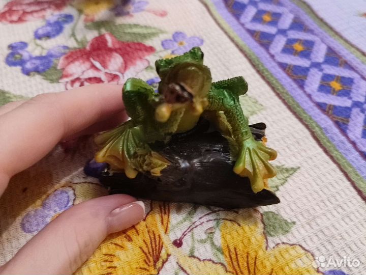 Статуэтка лягушка