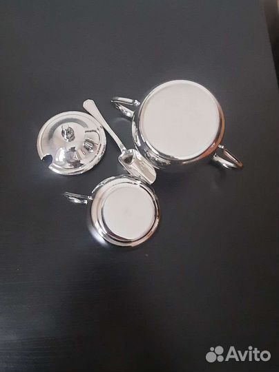 Сахарница и молочник