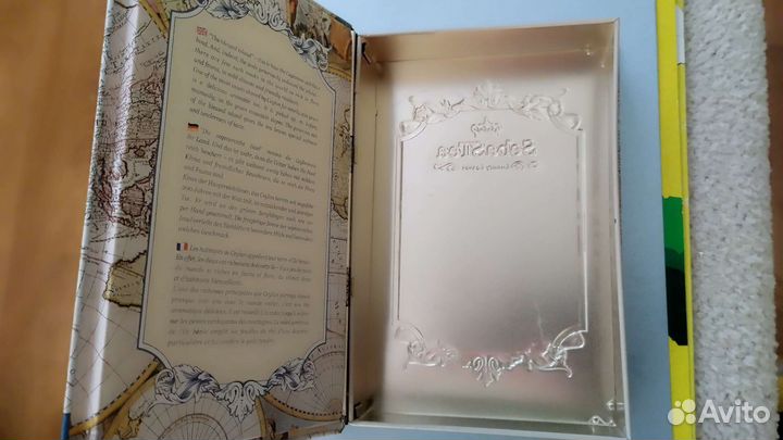 Жестяная банка в виде книги из- под чая