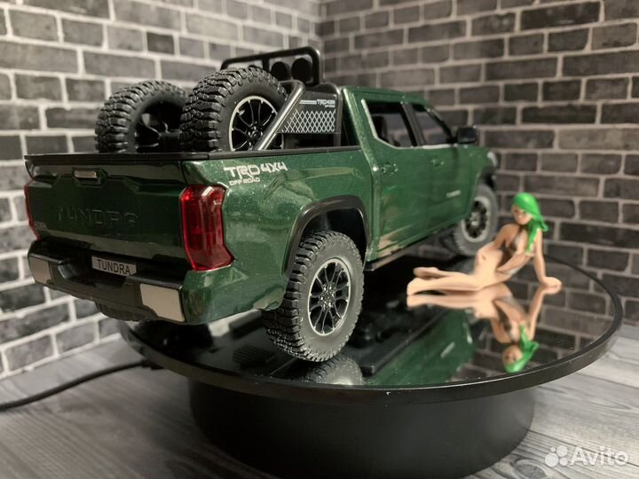 Модель 1/24 Toyota Tundra (green)