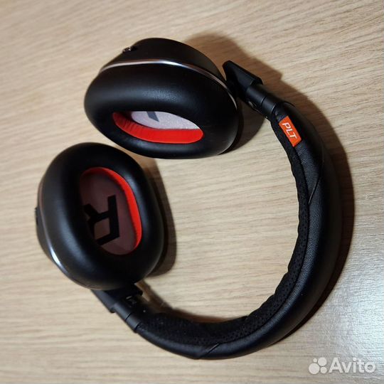 Plantronics Voyager 8200 UC