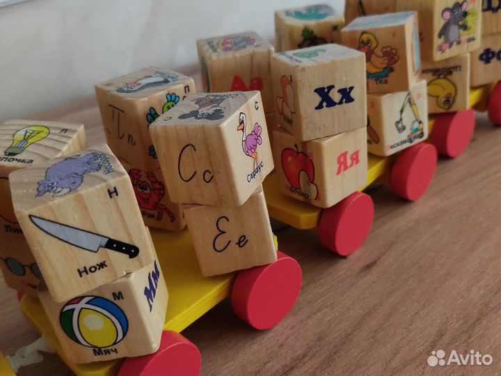 Игрушка паровозик деревянный алфавит