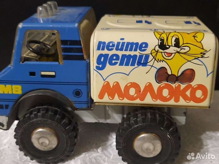 Машина, жесть. Игрушка ссср. Молоковоз