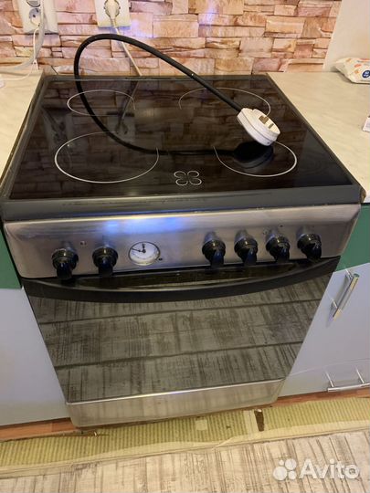 Электрическая кухонная плита Ariston CE6V M3 X/R