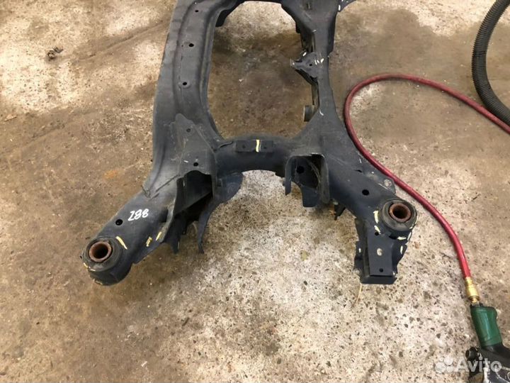 Балка задняя Honda Crosstour 1