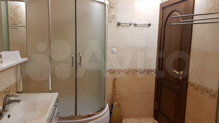 3-к. квартира, 90 м², 3/17 эт.