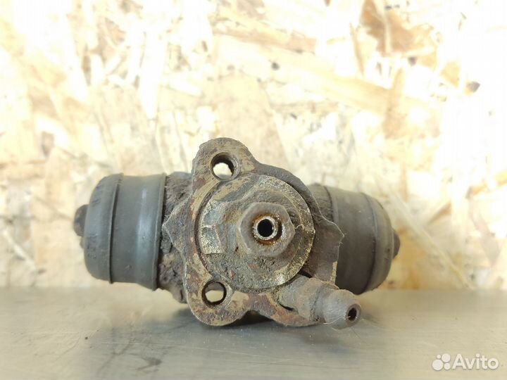 Цилиндр тормозов рабочий Toyota Corolla e10