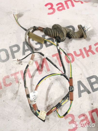 Проводка двери задняя правая Toyota Prius NWH20