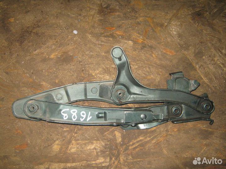 Петля капота левая Mercedes-Benz W202/S202