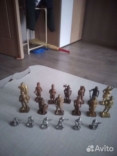 Коллекция игрушек из киндера и2 модели самолётов