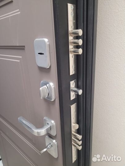 Двери входные металические