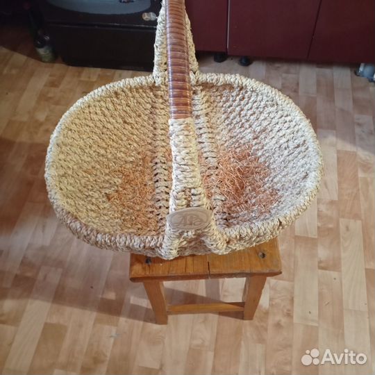 Корзина плетеная подарочная