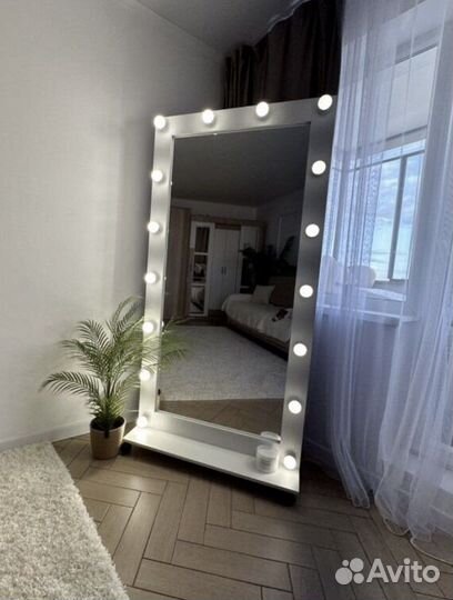 Гримерное зеркало с лампочками из лдсп на заказ