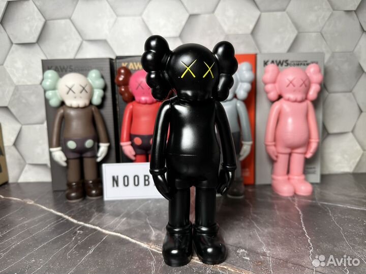 Фигурки Kaws