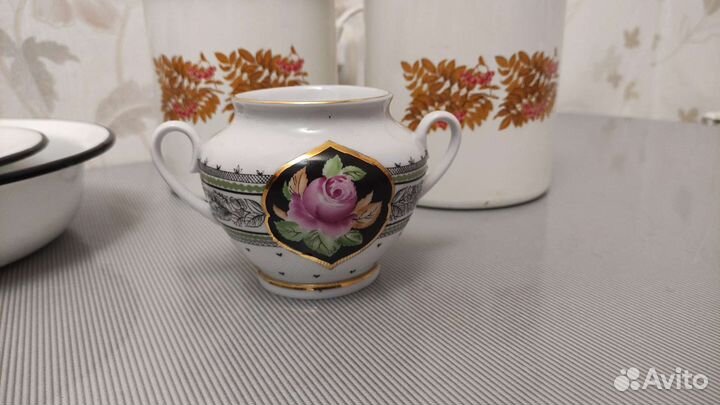 Посуда и столовые приборы