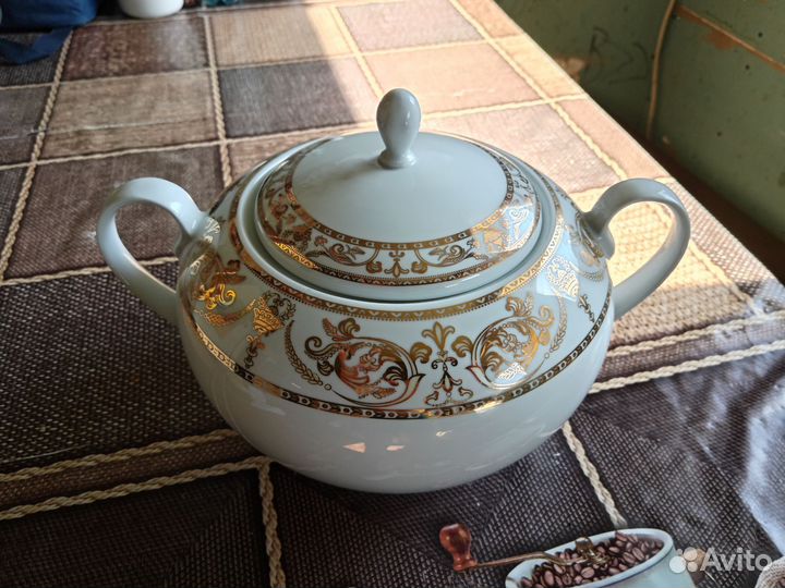 Супница фарфоровая