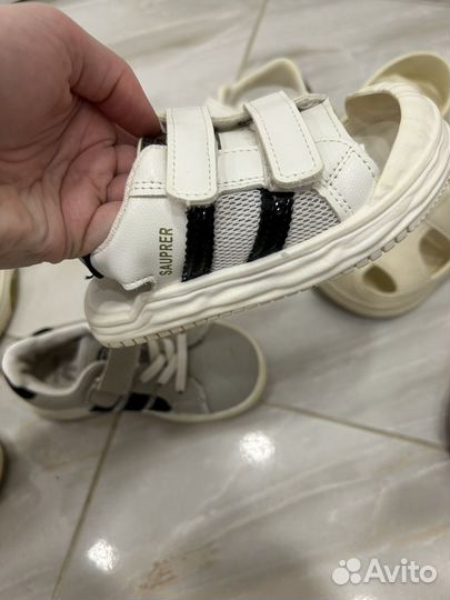 Продам детскую обувь