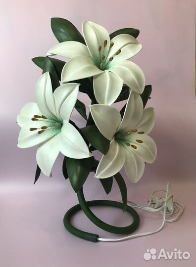 Цветок Лилия