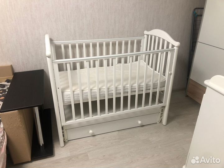 Детская кроватка с маятником Гандылян