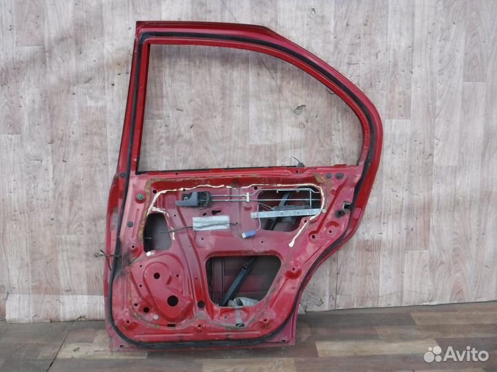 Дверь задняя правая (№39) Nissan Primera P10 1994