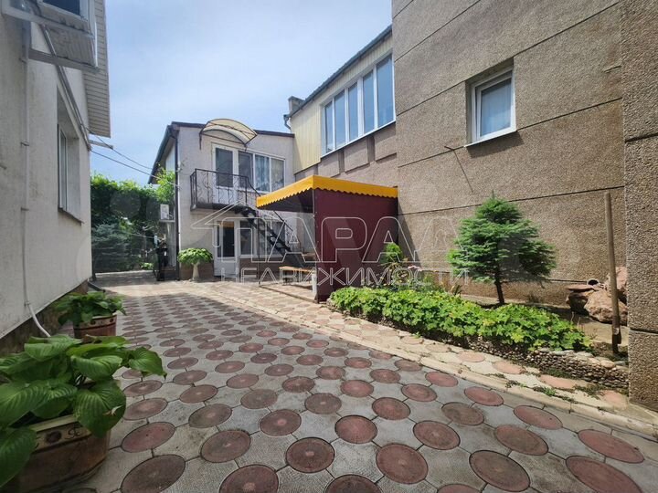 Дом 350 м² на участке 7,5 сот.